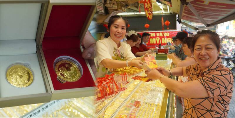 Ho Chi Minh City residents are rushing to hunt for gold on God of Wealth day.
