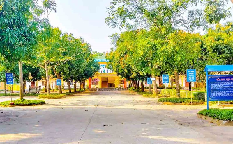 Some contract teachers at Le Thi Bach Cat Secondary School (Vinh City, Nghe An) were owed salaries for January 2025. Photo: Ngoc Anh