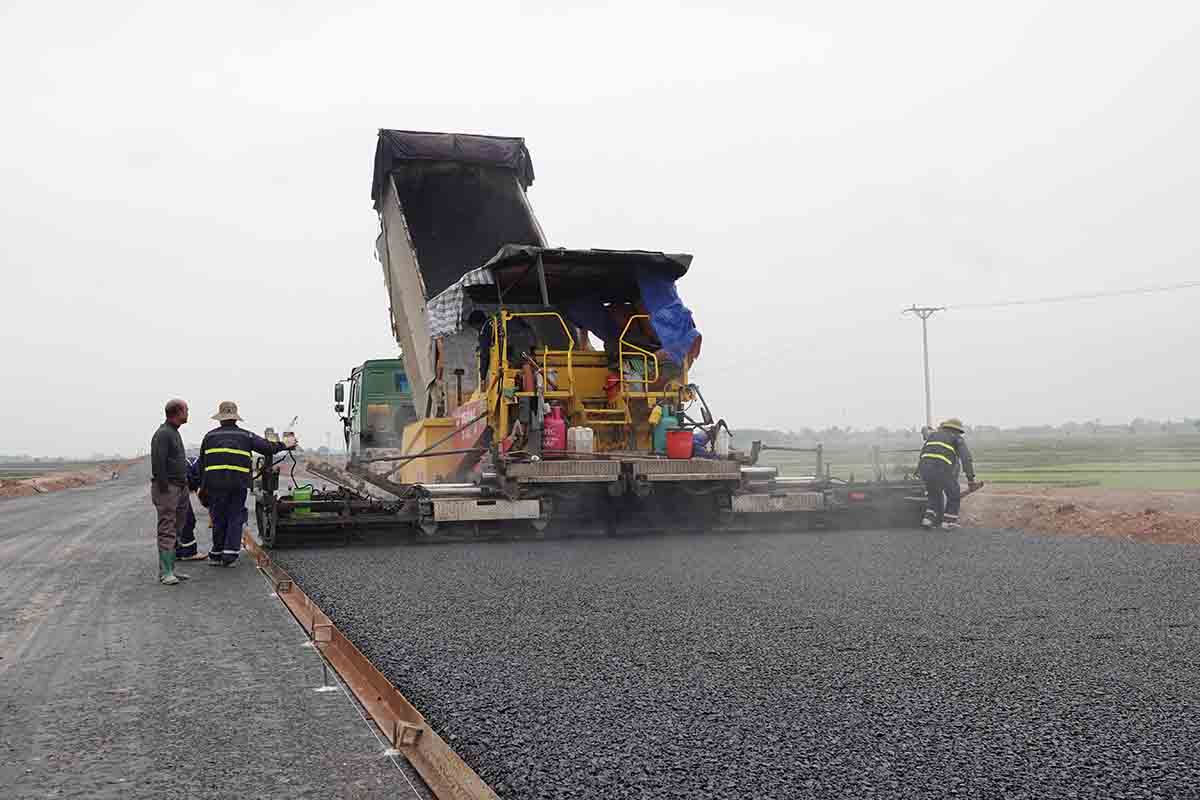 Highway asphalt in Ha Tinh. Photo: Tran Tuan