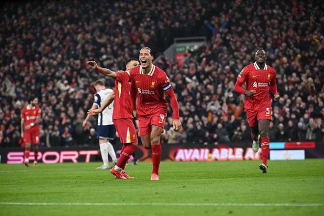 Liverpool thắng đậm, Van Dijk vẫn chưa hài lòng