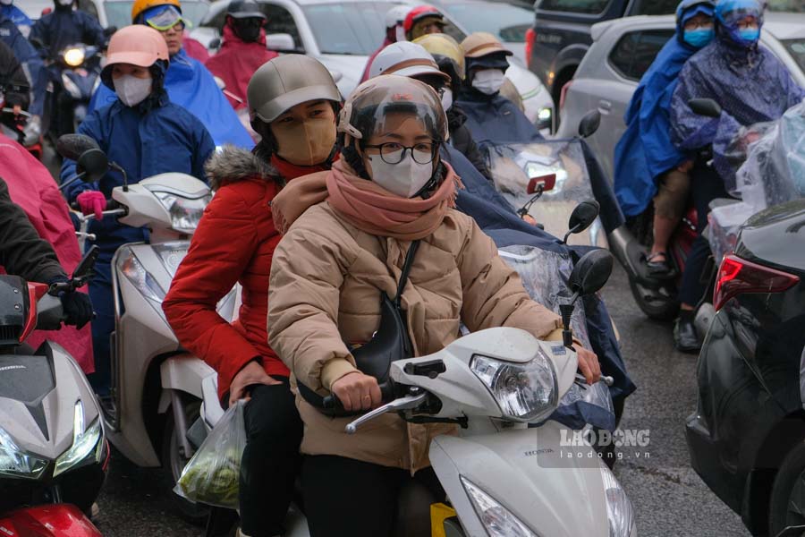 Theo ghi nhan khoang 7h30 sang 7.2, nhiet do ngoai troi o Ha Noi o muc 13 do C.