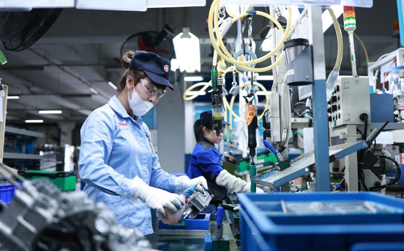 Yamaha Motor Vietnam workers seriously work on the first day of work. Photo: Hai Nguyen