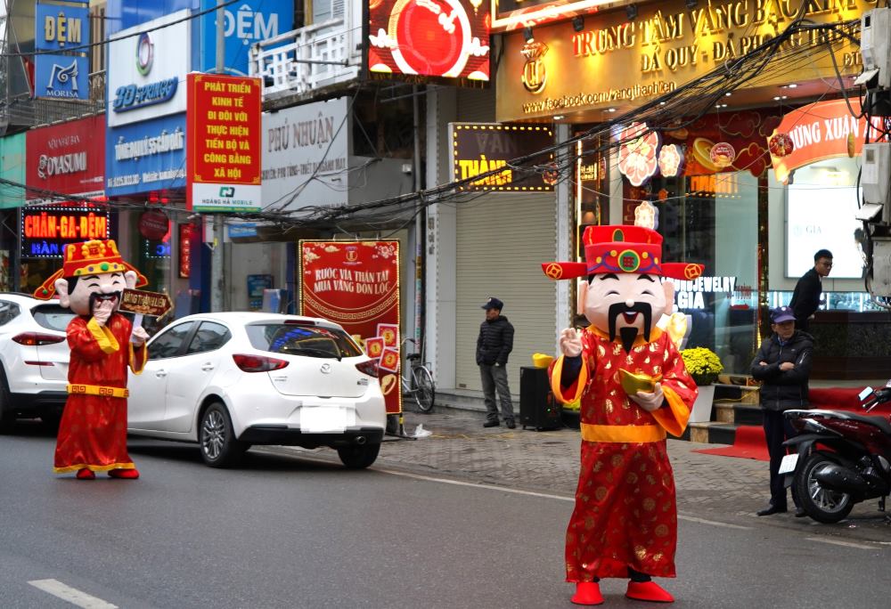 The gold and silver street in Hai Phong is deserted on the morning of God of Wealth Day. Photo: Mai Dung