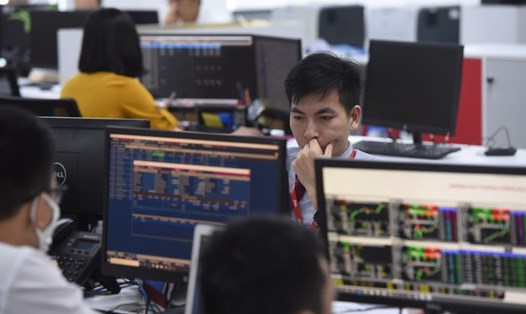 Thị trường chứng khoán đang nỗ lực sớm về đích với câu chuyện nâng hạng. Ảnh: Lê Toàn