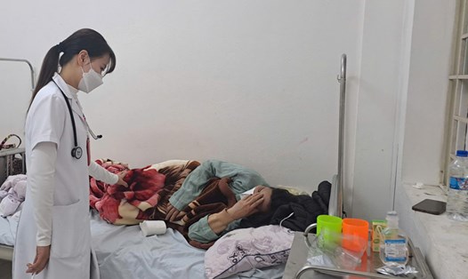 Việc phát hiện, điều trị kịp thời sẽ giúp các bệnh nhân mắc cúm tại Lào Cai nhanh chóng bình phục. Ảnh: Phương Thảo