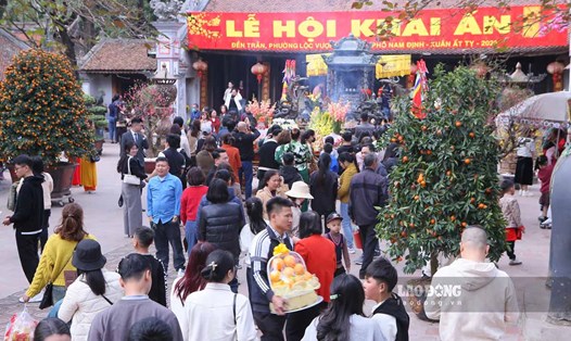 Đền Trần điểm đến dịp đầu năm mới nổi tiếng ở Nam Định. Ảnh: Hà Vi