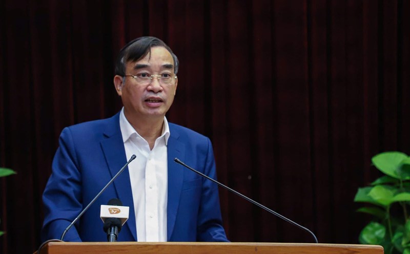 Mr. Le Trung Chinh - Chairman of the People's Committee of Da Nang City - was appointed to hold the position of Secretary of the Party Committee of the City People's Committee. Photo: Ha Phan