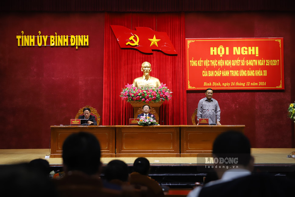 Binh Dinh Provincial Party Committee held a Conference to summarize the implementation of Resolution No. 18-NQ/TW on December 24, 2024. Photo: Hoai Luan