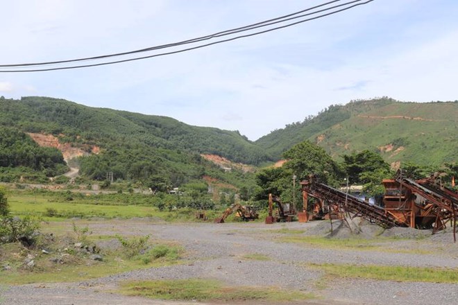 The field of the people of Phuoc Thuan - Phuoc Hau village (Hoa Nhon commune, Hoa Vang district, Da Nang city) has been filled and cannot be cultivated due to mining activities. Photo: Nguyen Linh