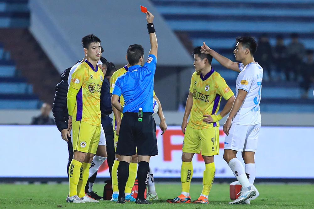 Tuan Hai and 10 other players were "suspended" in round 12 of V.League 2024-2025. Photo: Minh Dan