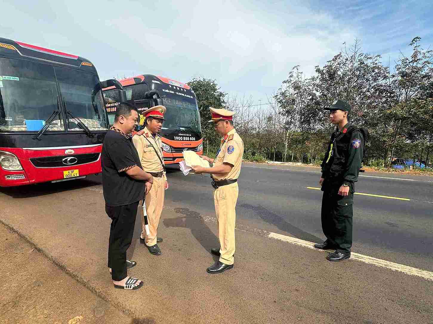 Dak Nong provincial authorities have increased patrols and controls on key national highways. Photo: Provided by the police