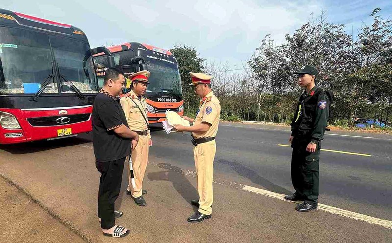 Dak Nong provincial authorities have increased patrols and controls on key national highways. Photo: Provided by the police