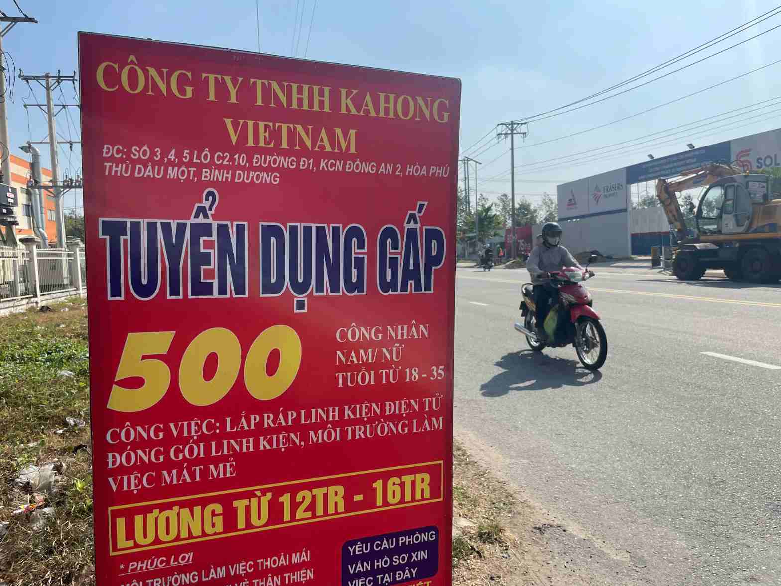 Doanh nghiep o Binh Duong dang can lao dong de to chuc san xuat. Anh: Dinh Trong