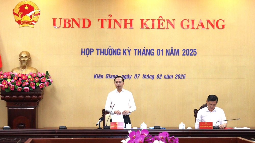 Chairman of Kien Giang Provincial People's Committee Nguyen Thanh Nhan directed to remove difficulties and obstacles for businesses and investment projects, promoting socio-economic development. Photo: Ngoc Mai