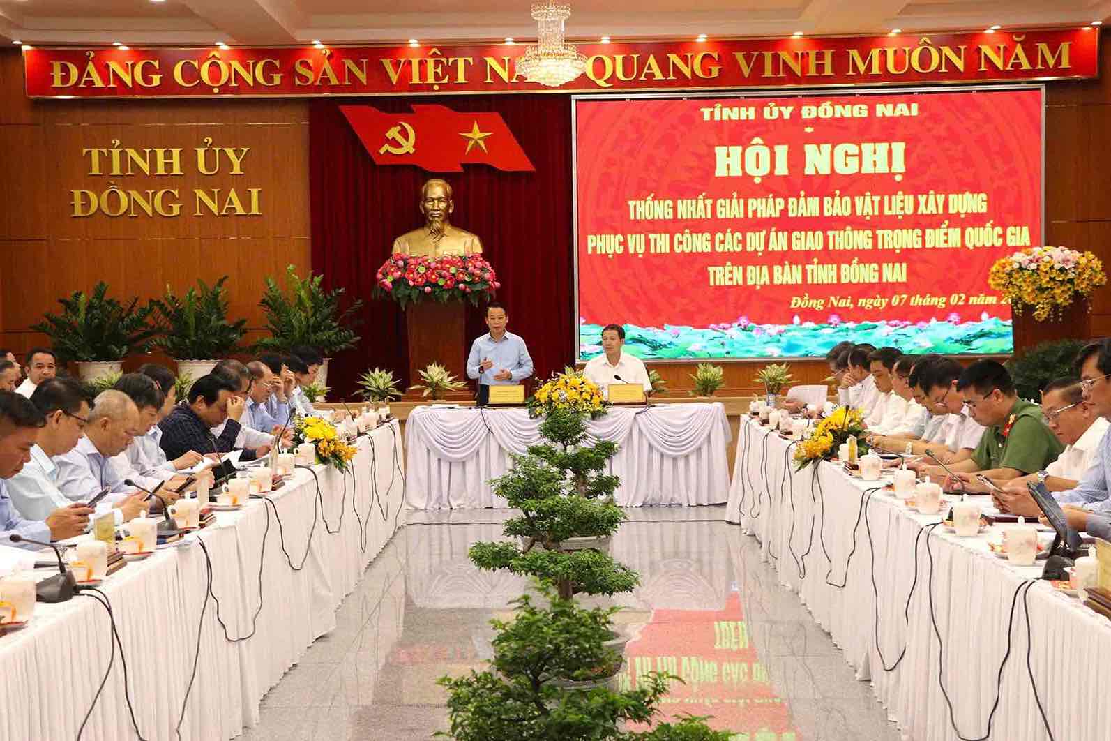 Removing obstacles to materials for key national transport projects in Dong Nai province. Photo: HAC