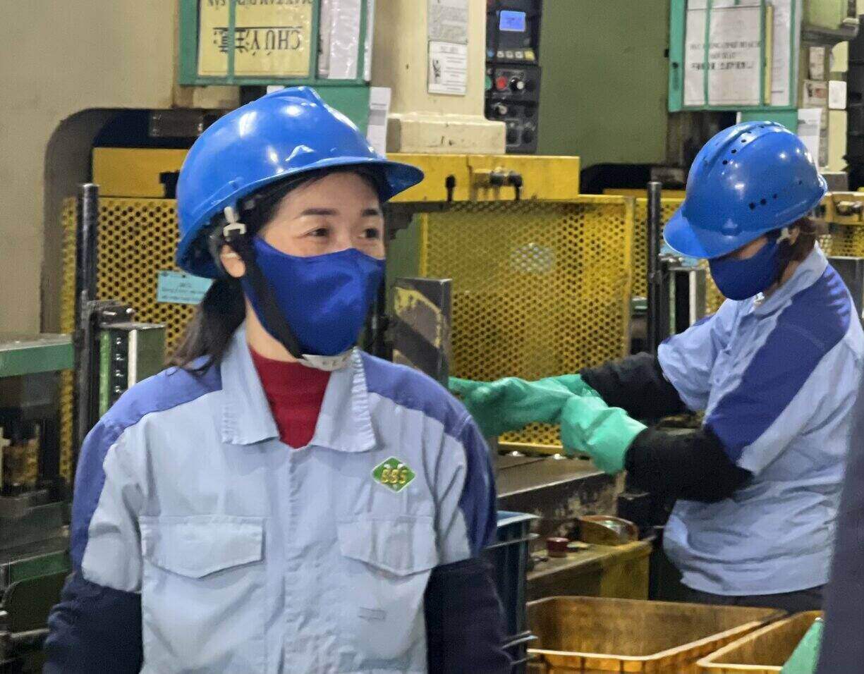 The female union members and workers will deploy a good emulation movement to work and ensure housework with content suitable to the new situation. Photo: Kieu Vu