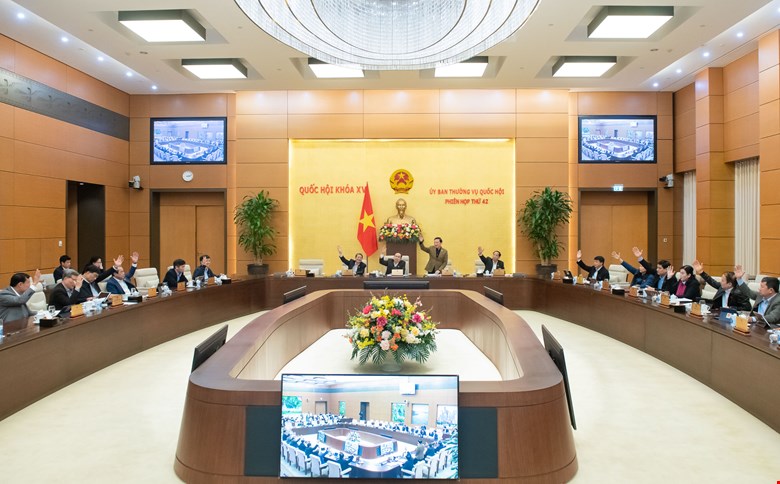 With 100% of members present, the Standing Committee of the National Assembly approved the resolution approving the proposal of the Head of the Supreme People's Procuracy on the organizational structure of the Supreme People's Procuracy. Photo: quochoi.vn