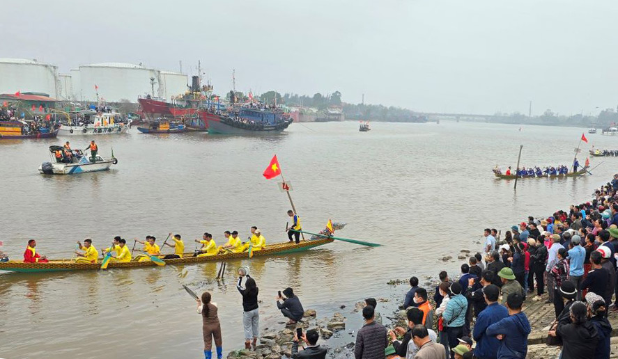 Hội thi bơi trải mở cửa biển sẵn sàng đón khách ở Thái Bình