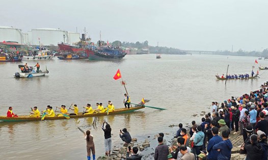 Hội thi bơi trải mở cửa biển đầu năm 2024 trên sông Diêm ở thị trấn Diêm Điền (huyện Thái Thụy, tỉnh Thái Bình). Ảnh: Trung Du