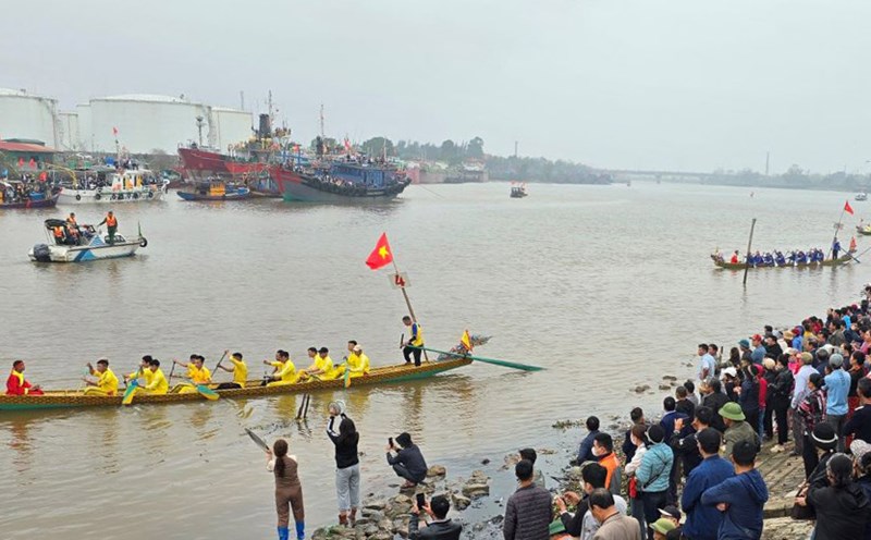 The swimming contest opened the estuary in early 2024 on the Diem River in Diem Dien town (Thai Thuy district, Thai Binh province). Photo: Midland