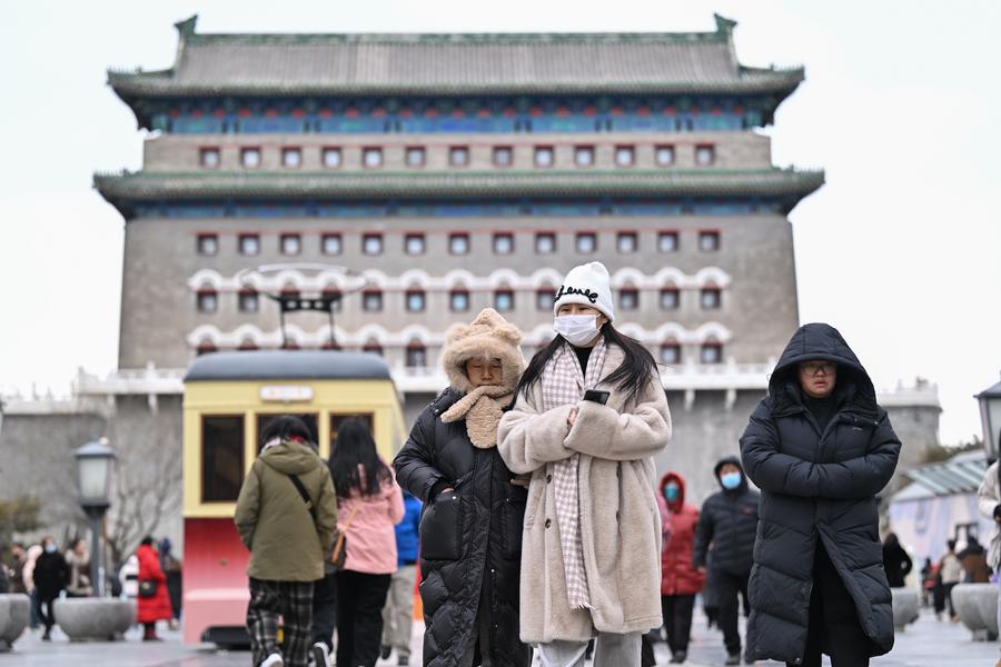 Cold air and strong wind made the temperature decrease in Beijing, China on 6.2.2025. Photo: Xinhua