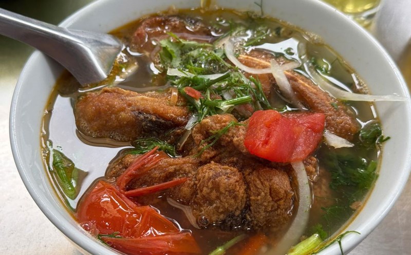 Nam Dinh fish noodle soup.