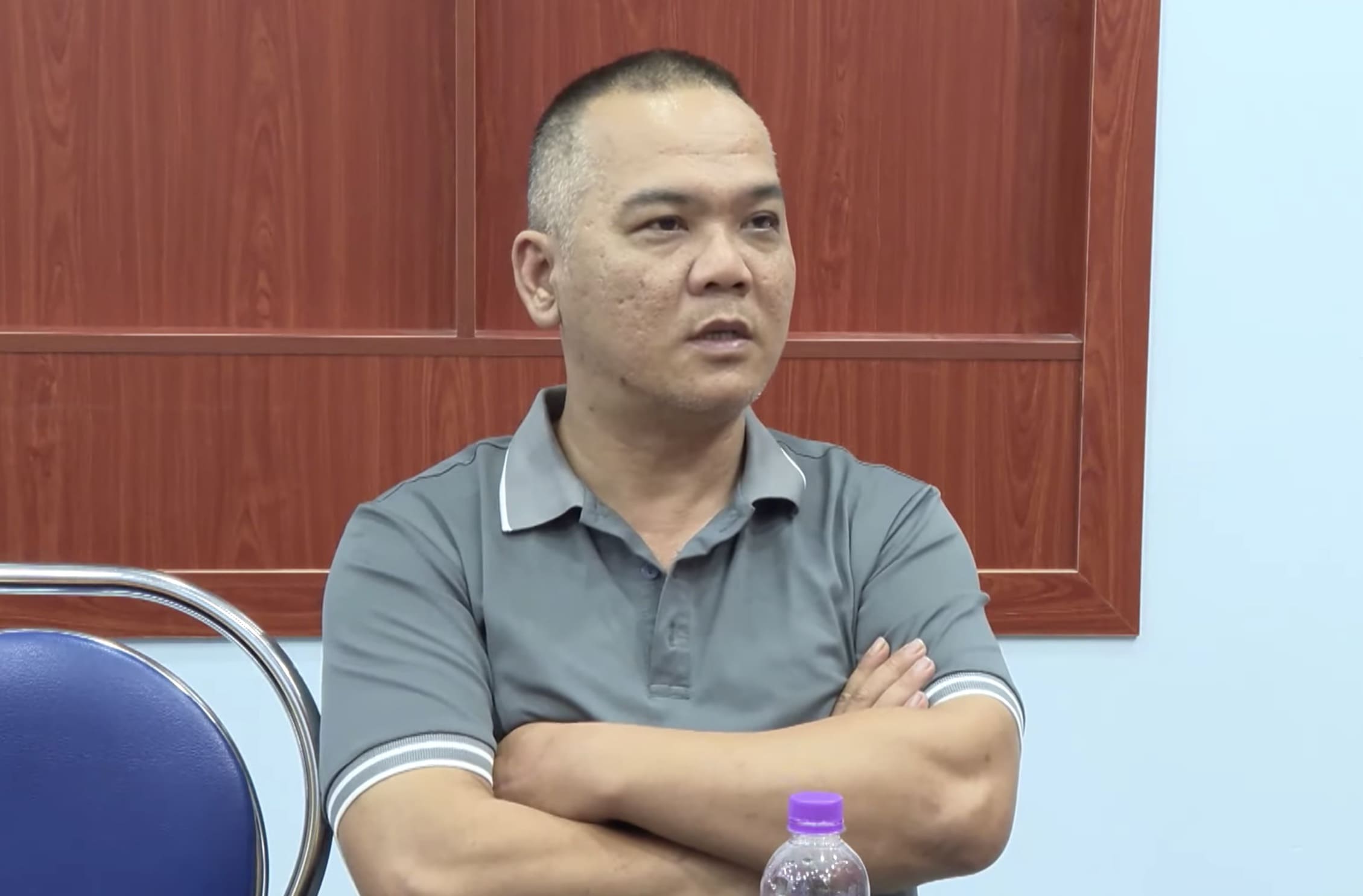 The owner of the restaurant is accused of "tight guillotine" to learn from experience and commit to better serve guests than the future. Source: Vinh Hoa