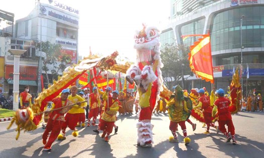 Diễu hành lễ nghinh thần thuộc lễ hội chùa Ông đi qua các tuyến phố ở TP Biên Hòa, Đồng Nai. Ảnh: HAC