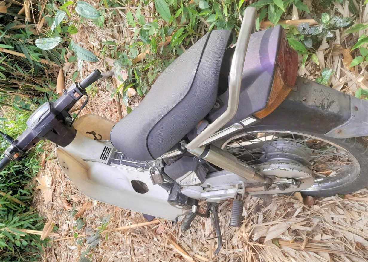 The area of ​​the people discovered the body of a man died in a hanging position. Photo: Lam Hong