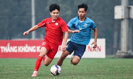 Huấn luyện viên và đội U19 Luxury Hạ Long (áo xanh) bị phạt vì biểu hiện tiêu cực tại giải U19 Quốc gia. Ảnh: TCVT