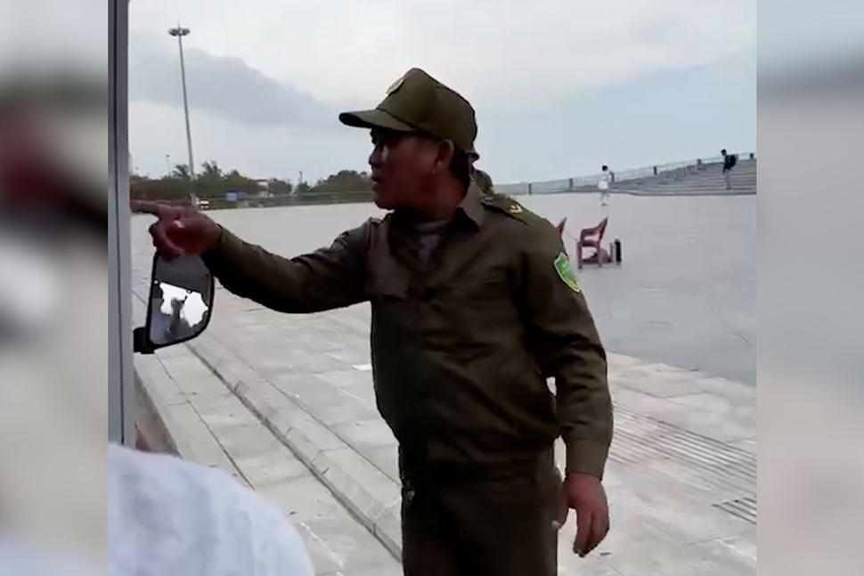 Members of the security and order group cursed at visitors at Nghinh Phong tower (Tuy Hoa City, Phu Yen). Screenshot