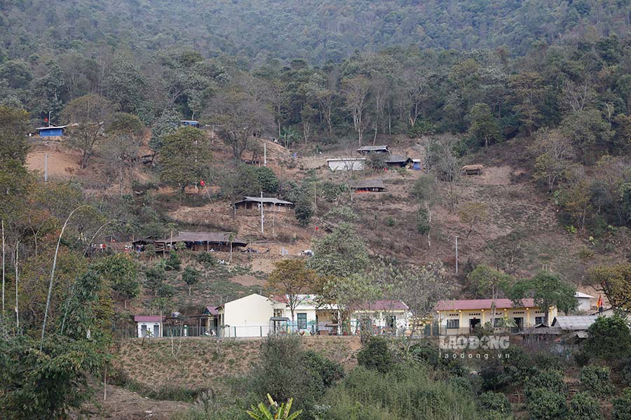 Community tourism has more than 1,200 ancient flowers. Photo: Quang Dat