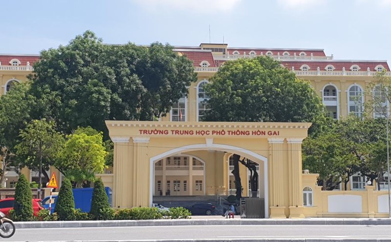 Hon Gai High School, Ha Long City always has the number of candidates registering to take the 10th grade entrance exam. Photo: Nguyen Hung