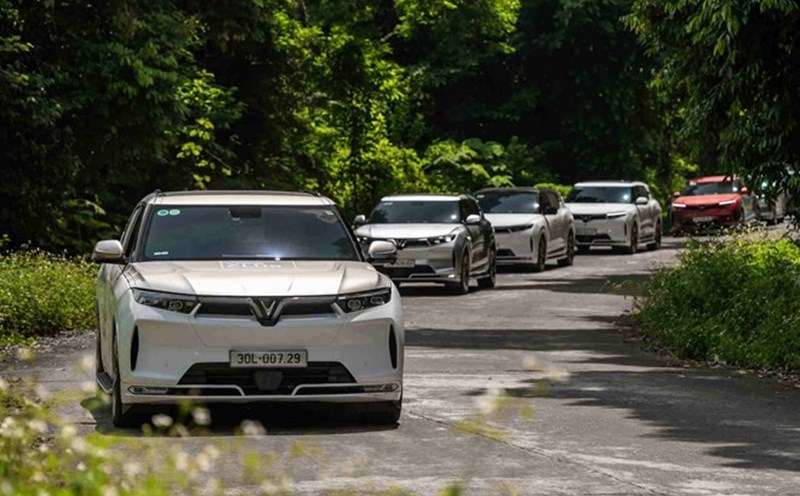 According to current regulations, electric cars will not be free of registration from 1.3.2025. Photo: VinFast