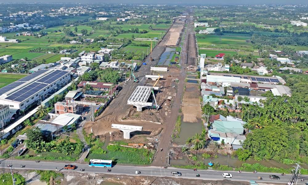 Ring 3 project through Cu Chi district (Ho Chi Minh City).  Photo: Anh Tu