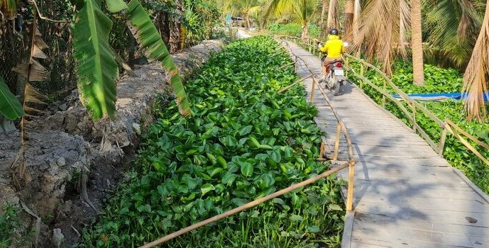 Duong lien xa taij huyen Hong Dan, Bac Lieu sau khi sat lo gan 1 nam van chua khac phuc. Anh: Nhat Ho