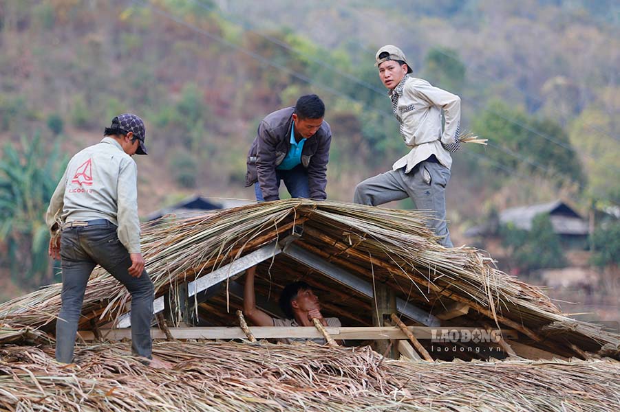 Cac hoat dong bao gom: xay dung tuong rao bang da, chinh trang nha cua de lam homestay, don dep ve sinh tuyen duong ban, va cham soc hoa doc duong noi ban.