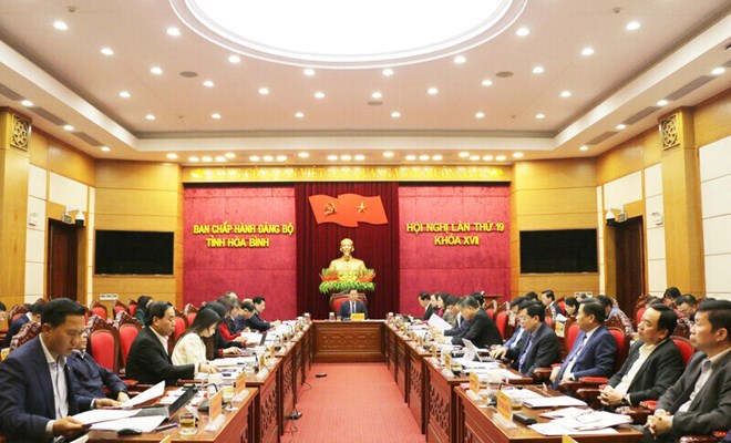 14 officials from agencies and units in Hoa Binh province have volunteered to retire before their age. Photo: Le Hue