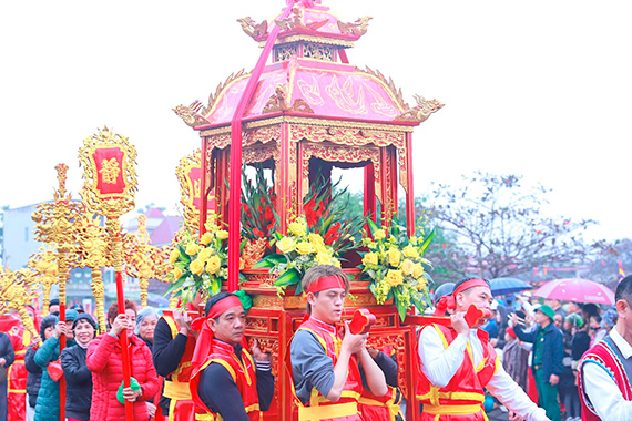The procession at Luong Xam, Hai An District, Hai Phong. Photo: Dam Thanh