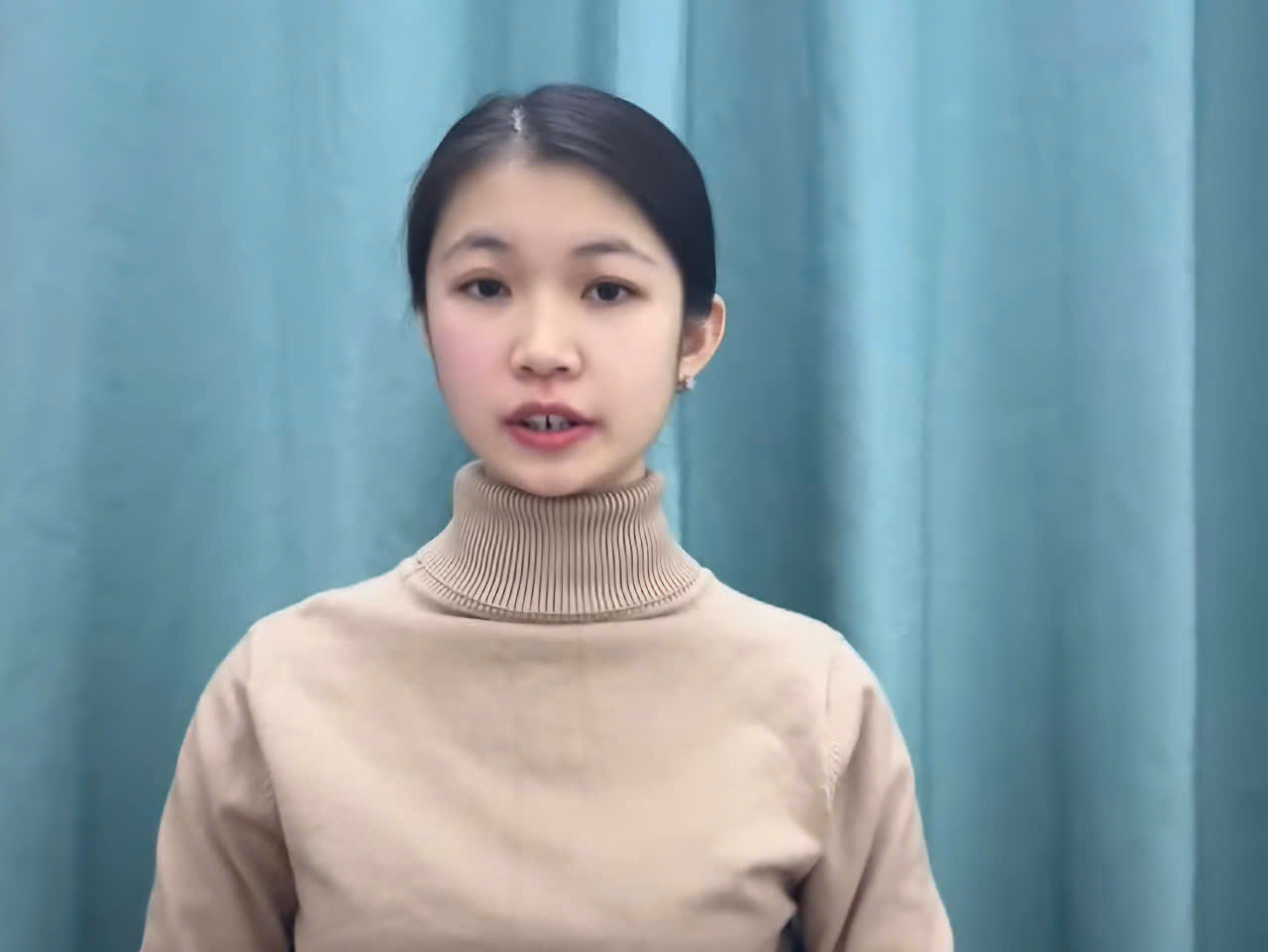 The female student Liu Ngoc Hang reassured her family and friends. Photos cut from video