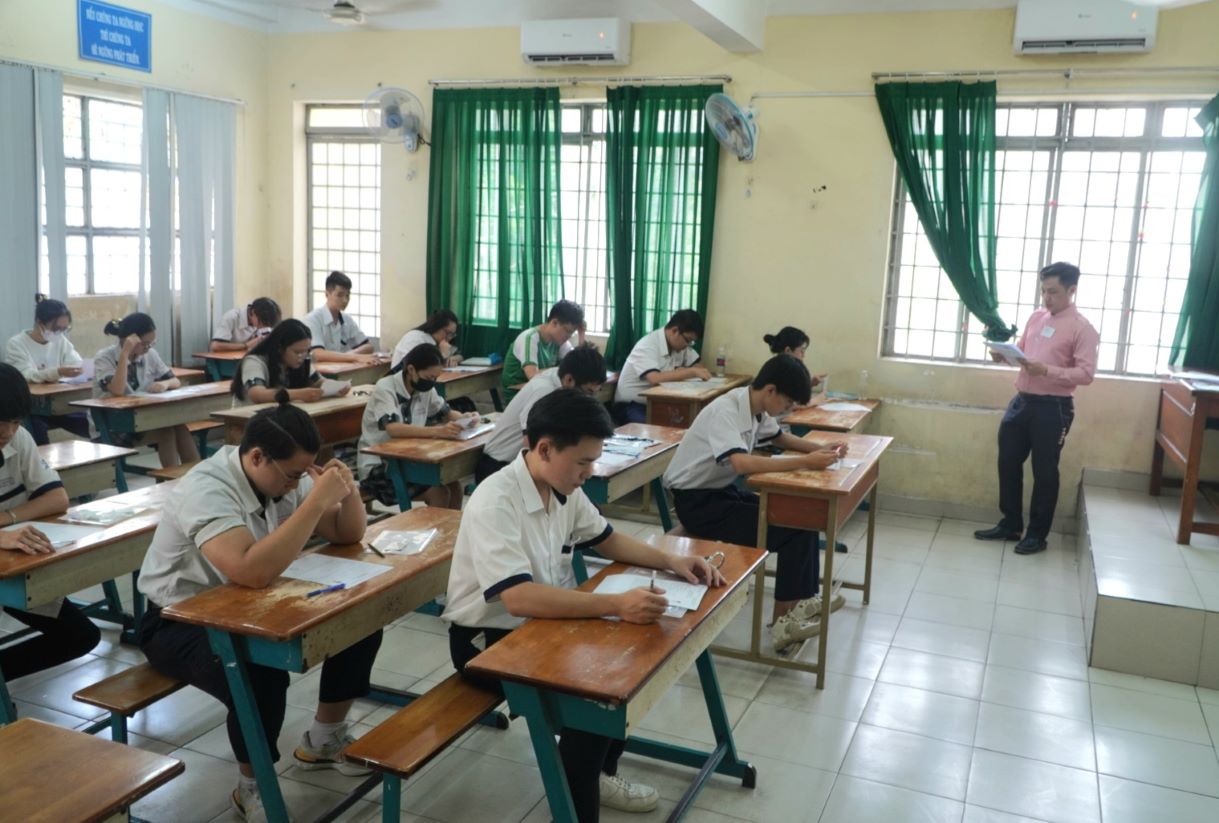 Students take the high school graduation exam in 2024. Photo: Chan Phuc