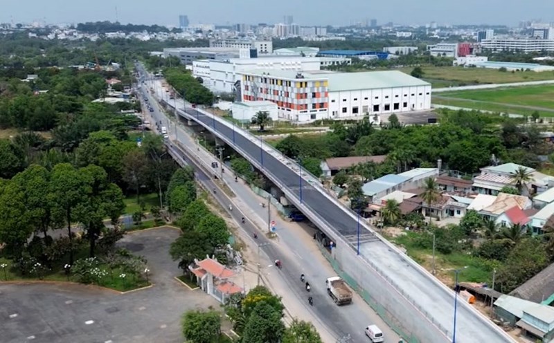 Tang Long Bridge in Ho Chi Minh City is about to pine in late February.