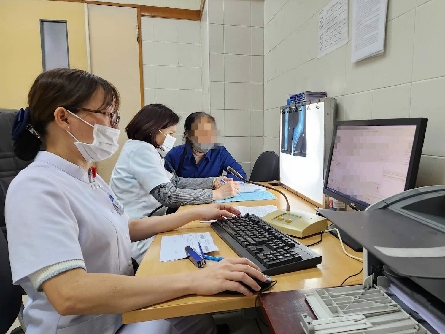 Hue Central Hospital increased the time of medical examination after the Lunar New Year. Photo: Quang An.