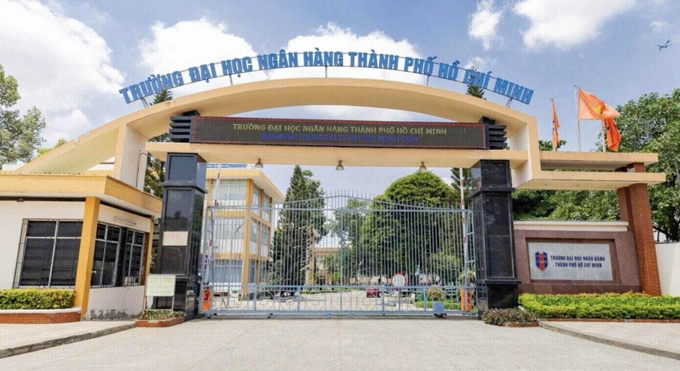 Inspectors discovered that Ho Chi Minh City Banking University has not fully implemented regulations on tuition management. Photo: Hub