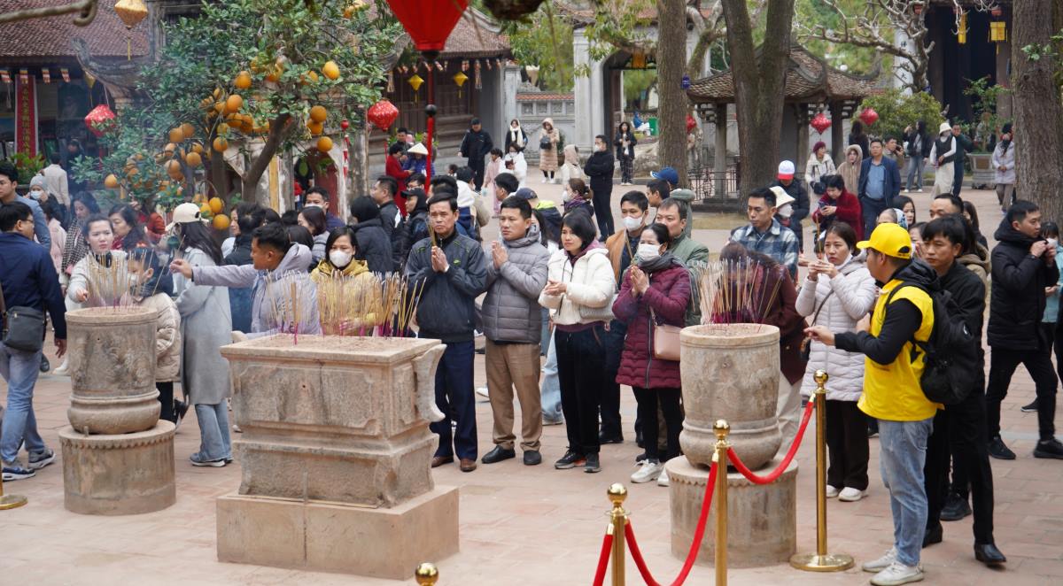 Con Son National Monuments - Life before the Spring Festival 2025. Photo: Bang Tam