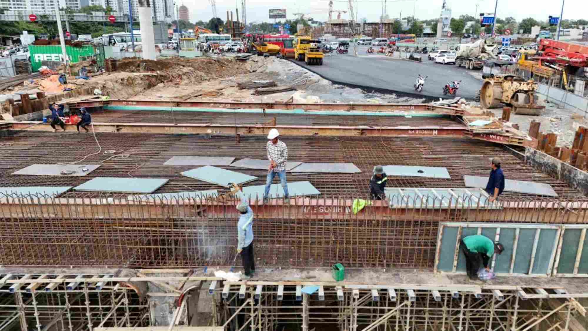 Construction of An Phu intersection project (Thu Duc City). Photo: Anh Tu