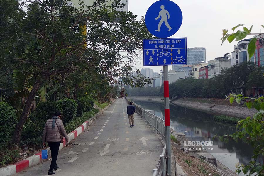 Very few people use the route for bicycles and pedestrians along the To Lich River. Photo: To The