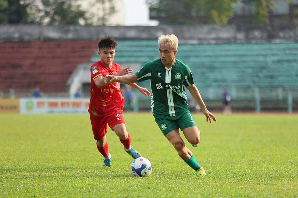 Sang hiep 1, du Long An bat ngo co ban ngo o phut 47 nhung Binh Phuoc van duy tri su tap trung de tiep tuc chiem the chu dong.