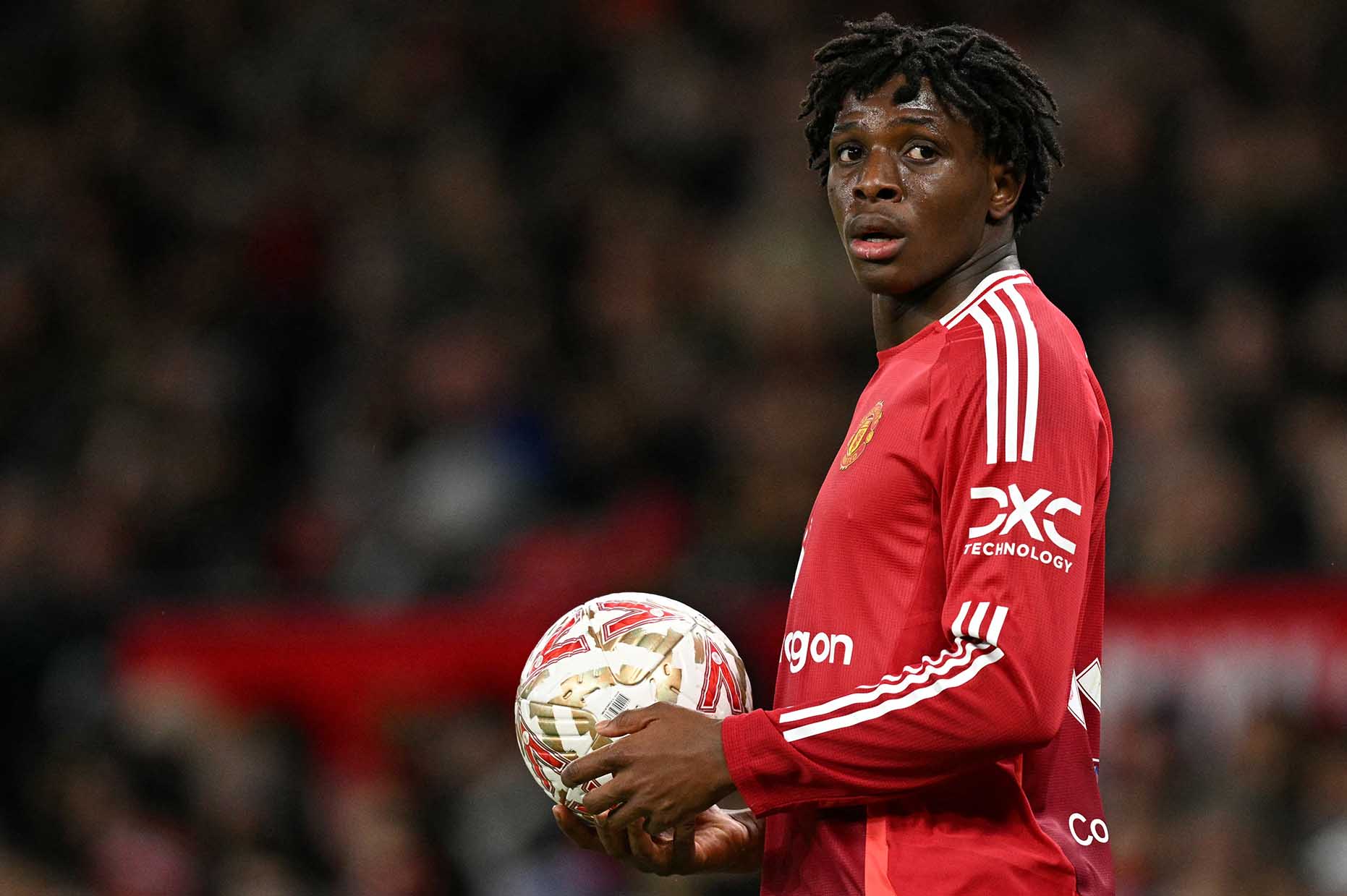 Patrick Dorgu has a very bad debut before Leicester. Photo: AFP