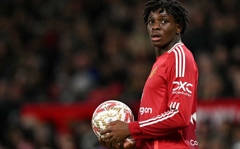 Patrick Dorgu has a very bad debut before Leicester. Photo: AFP